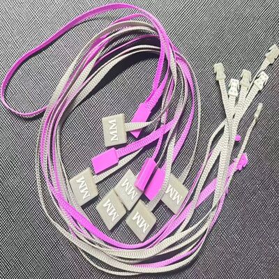 অনন্য এবং আকর্ষণীয় প্লাস্টিক ট্যাগ ফাস্টেনার সৃজনশীল শৈলী গ্রাহকের দৃষ্টি আকর্ষণ করতে এবং ট্যাগিং দক্ষতা উন্নত করতে